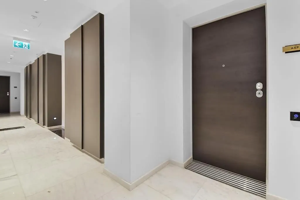 Lax Designer, Oasis City Skyline Views, Parking Bucarest Rumanía