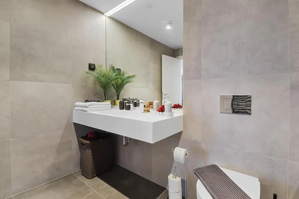 Lax Designer, Oasis City Skyline Views, Parking Bucarest Apartamento