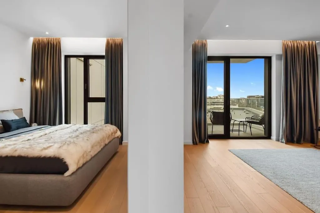 Apartment Lax Designer, Oasis City Skyline Views, Parking Bucharest Romania