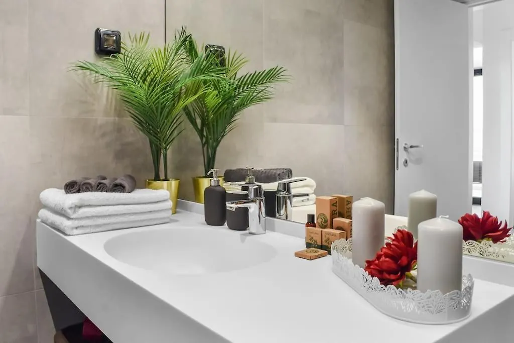 Apartment Lax Designer, Oasis City Skyline Views, Parking Bucharest