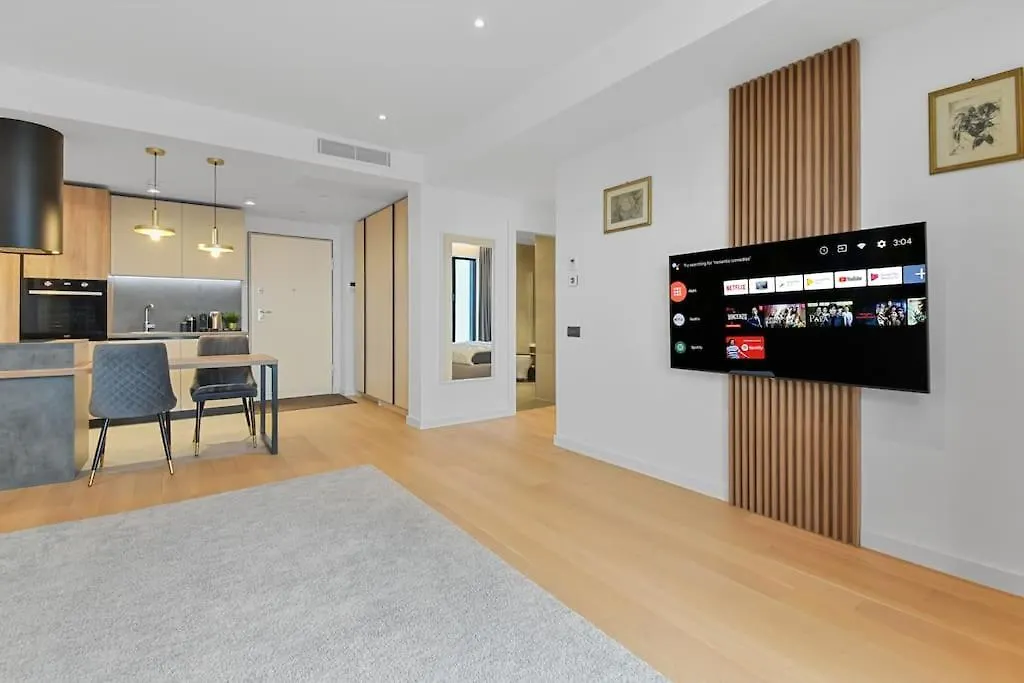 Apartment Lax Designer, Oasis City Skyline Views, Parking Bucharest Romania